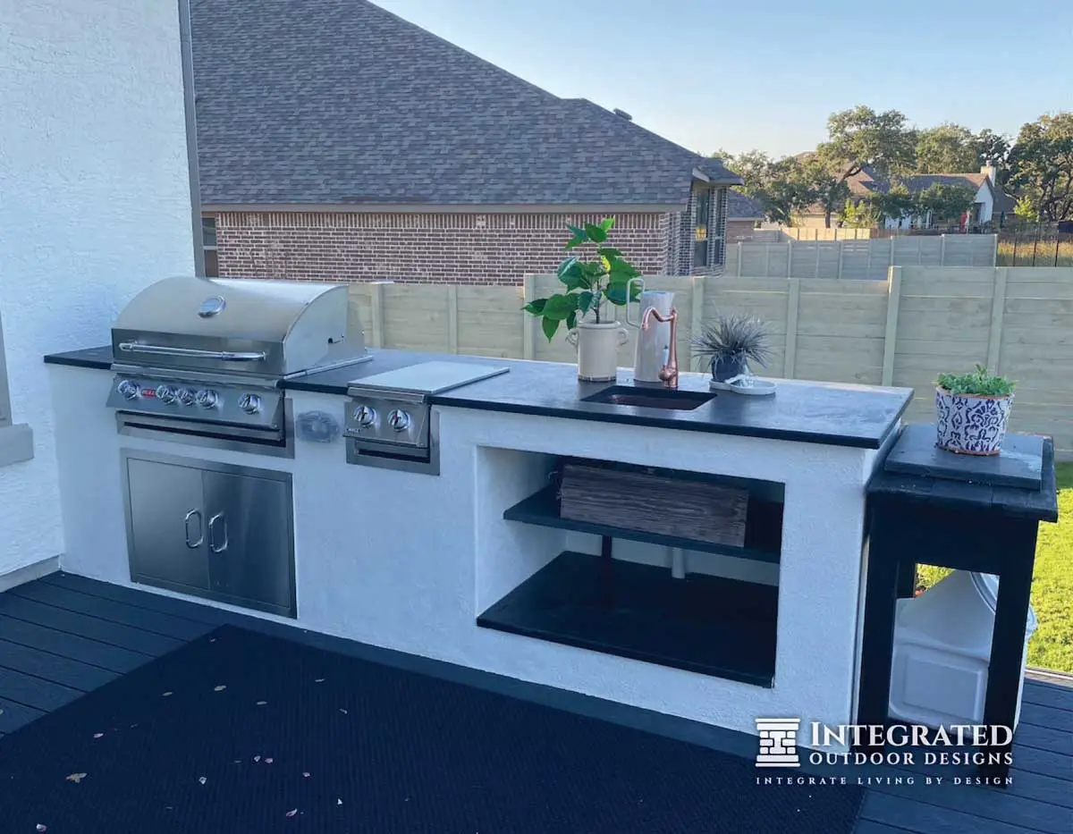Outdoor kitchen built by Integrated Outdoor Designs