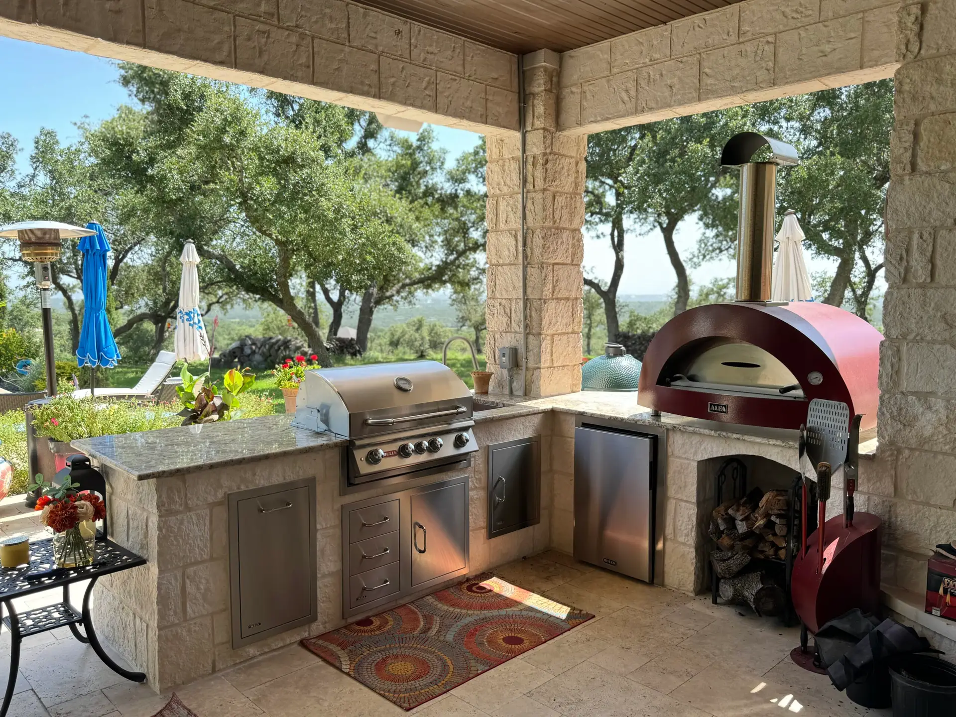 Outdoor Kitchens & Fireplaces